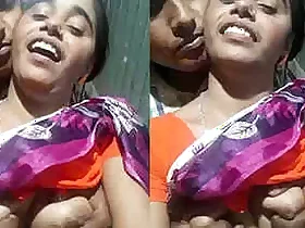 Desi wife reveals her breasts and kisses her lover