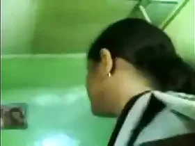 Indian beauty gives a satisfying massage with happy ending
